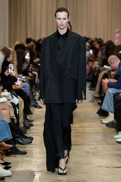 Look 25